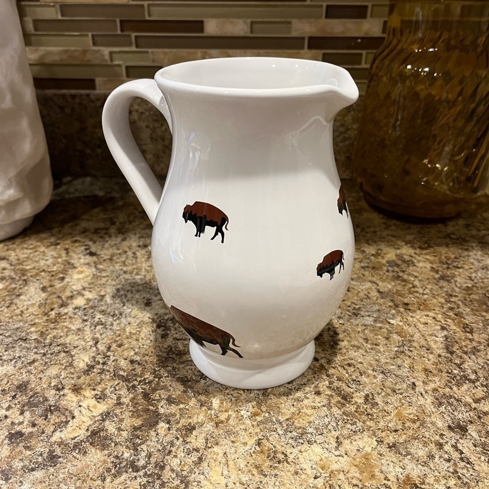 Roaming Buffalo Pitcher 5.5 - 6 cups Homer Loughlin China - Picture 5 of 11